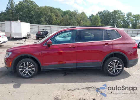 2019 Volkswagen Tiguan 2.0T Se/2.0T Sel/2.0T Sel R-Line/2.0T Sel R-Line Black из США, поврежденный, VIN 3VV2B7AX5KM012573